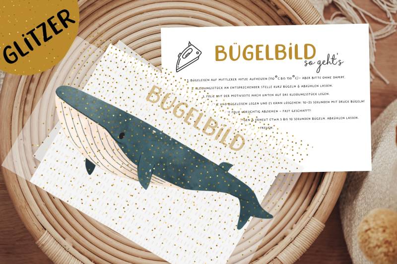 Glitzer Bügelbild Freundlicher Wal Blauwal Geburtstagsshirt Adventskalender von Lingerei