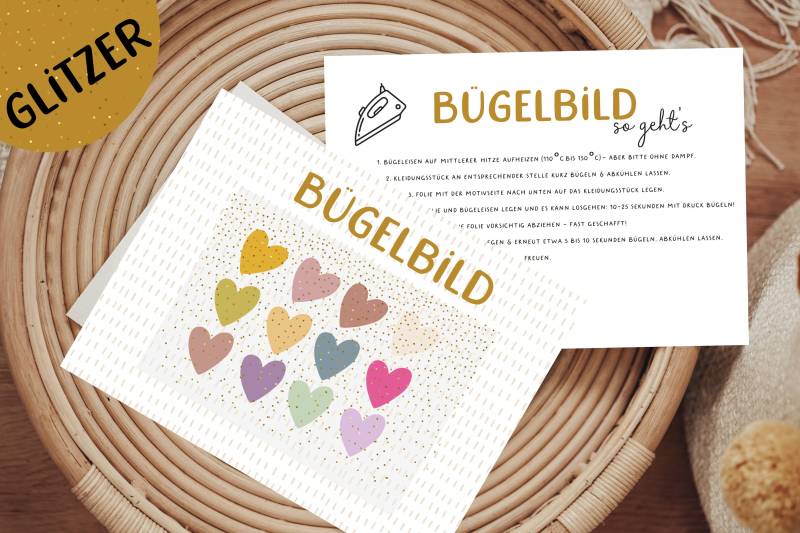 Glitzer Bügelbild Mini Herzen Pastell Konfetti Geburtstagsshirt Adventskalender von Lingerei