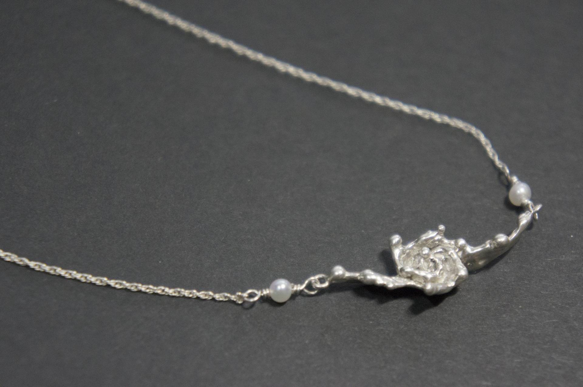 925 Sterling Silber Wasser Strudel Halskette, Geschenk Für Sie, Gegossene Blumen Serie 925 Sterling Silber Wasser Strudel Halskette, Geschenk Für Sie, Gegossene Blumen Serie von LinhanZhangJewelry