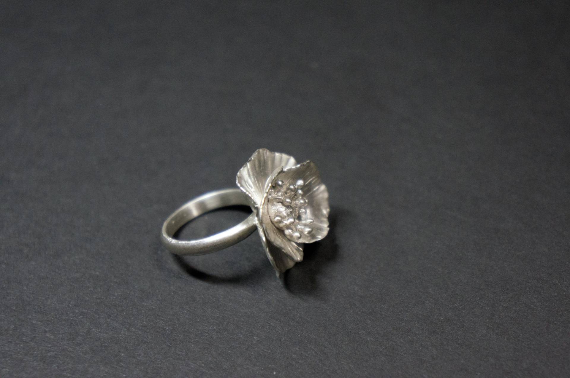 Handgemachte Mohn Blume Ring, Sterling Silber Ring von LinhanZhangJewelry