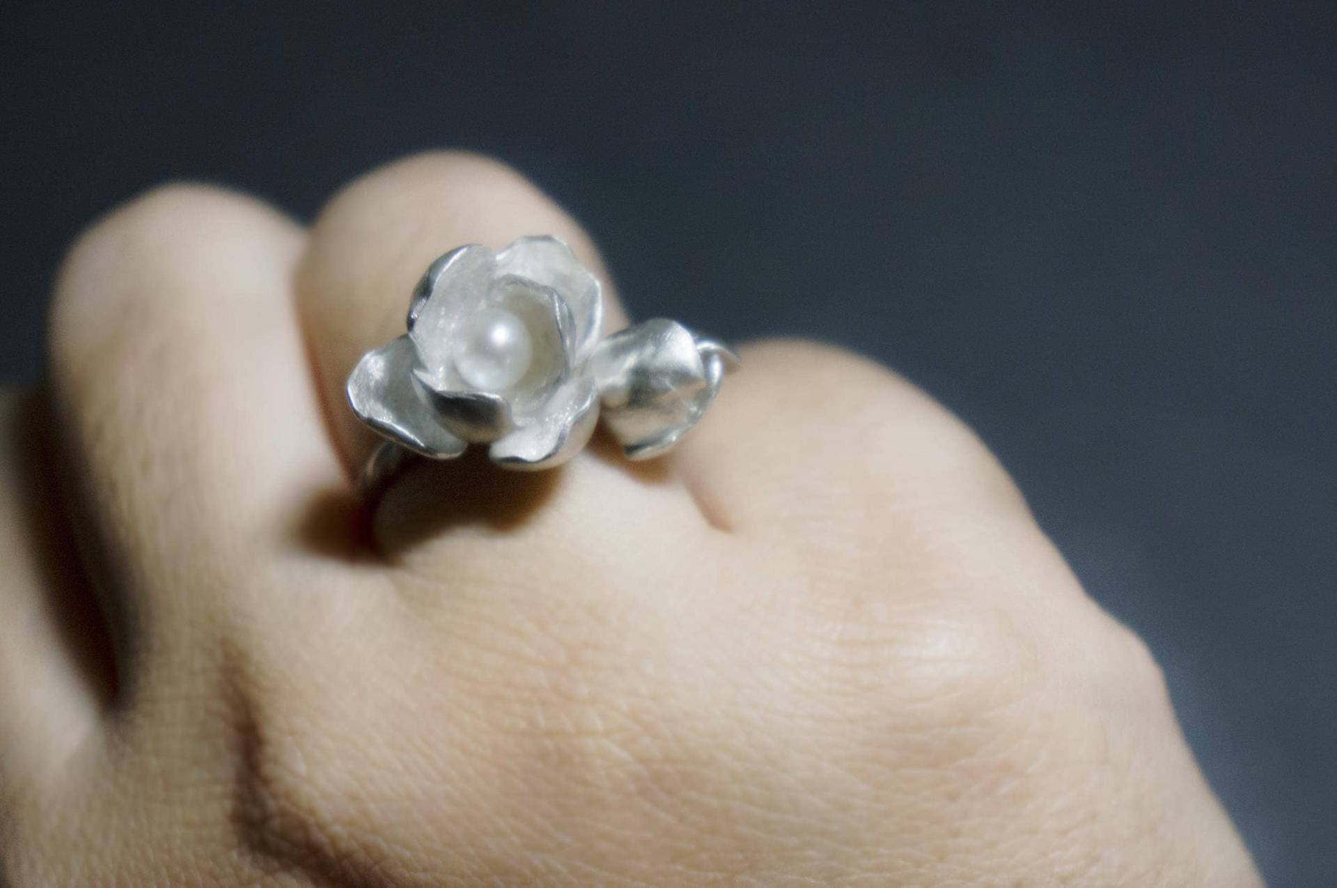 sterling Silber Ring Jasmin Süßwasserperle Blume von LinhanZhangJewelry