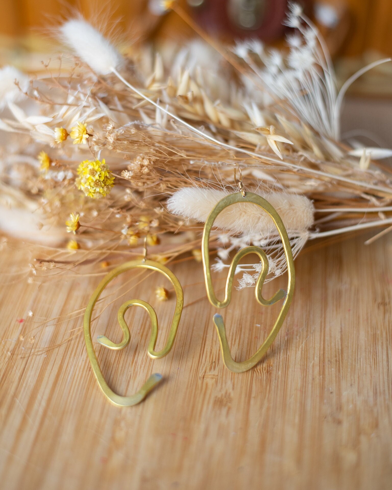 Sehr Große Goldene Ohrringe Sehr Große Goldene Ohrringe von Liniata