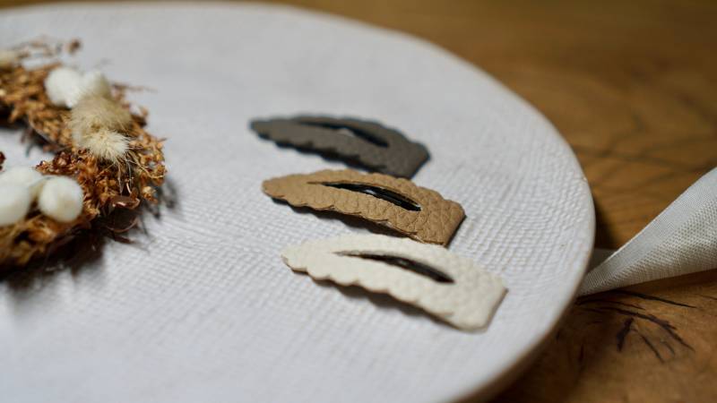 Haarspangenset Aus Kunstleder | Creme, Cappuccino, Espresso Handgemacht Haarspangenset Aus Kunstleder | Creme, Cappuccino, Espresso Handgemacht von LinisSchleifentraum