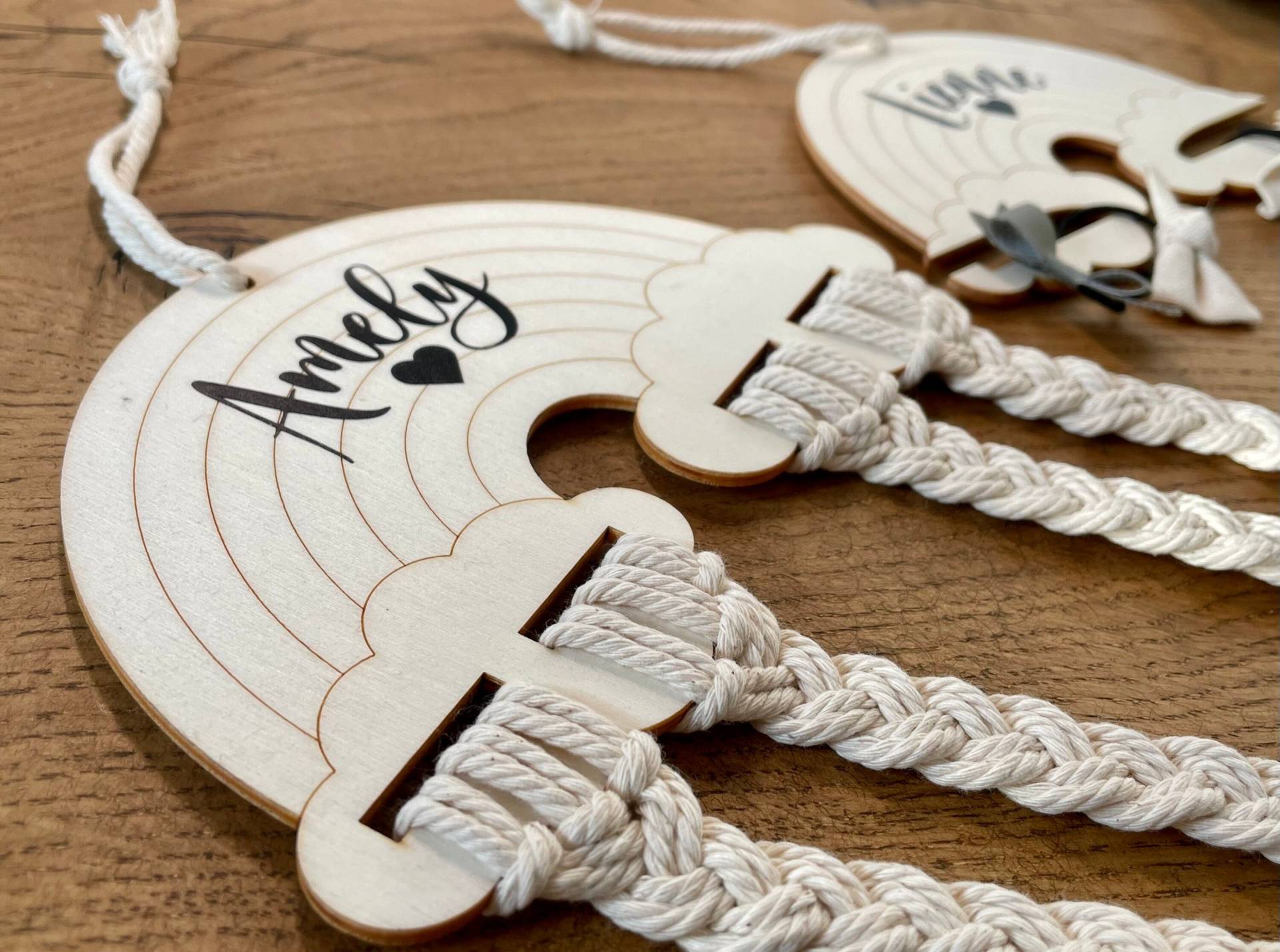 Personalisierbarer Haarspangenhalter Auf Wunsch | Haargummihalter Haarbandhalter Regenbogen Wolke Makramee Handgemacht Personalisierbarer Haarspangenhalter Auf Wunsch | Haargummihalter Haarbandhalter Regenbogen Wolke Makramee Handgemacht von LinisSchleifentraum