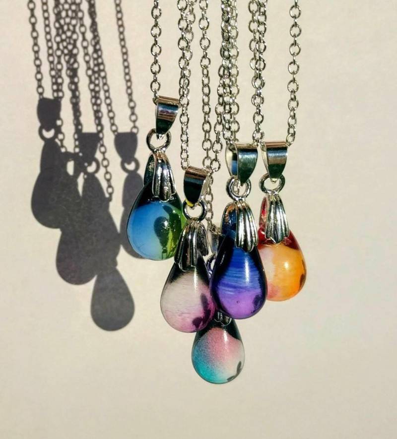 Glas Meerjungfrau Teardrop Halskette, Sterling Silber Kette Glas Meerjungfrau Teardrop Halskette, Sterling Silber Kette von LinksStainedGlass