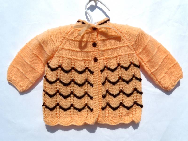 Entzückende Vintage Strickjacke Für Ein Neugeborenes Baby Chevron von LinneasBox