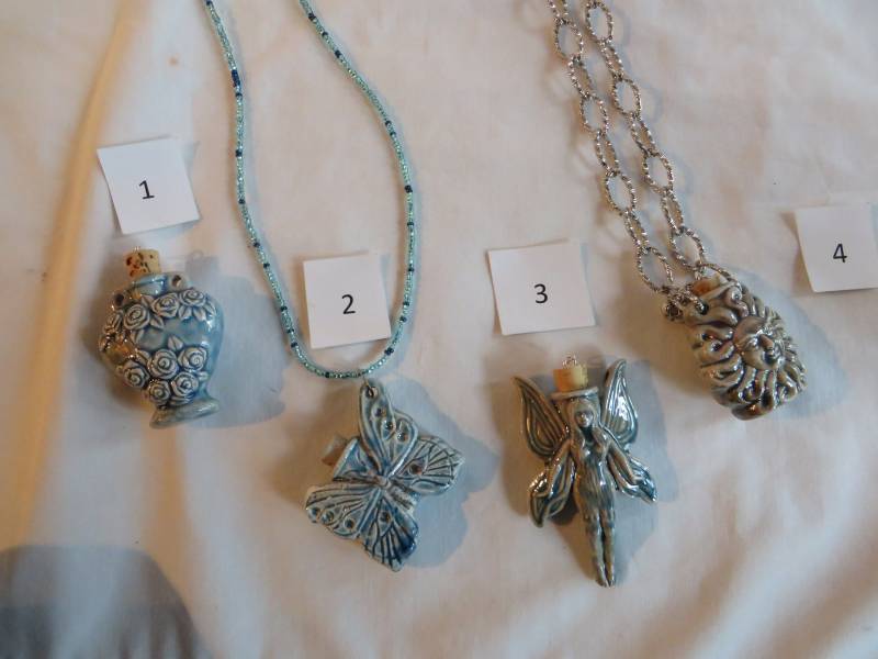 Blaue Keramik Anhänger Halsketten, Schmetterling, Halskette, Anhänger, Keramik, Urne, Fee, Glas, Esche, Erinnerung, Buddha von LinsFinalTouch