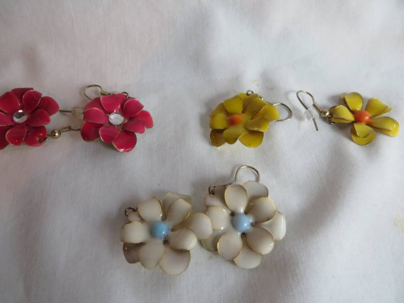 Blume Ohrringe Auf Gold Ohr Drähte, Ohrringe, Blume, Drähte von LinsFinalTouch