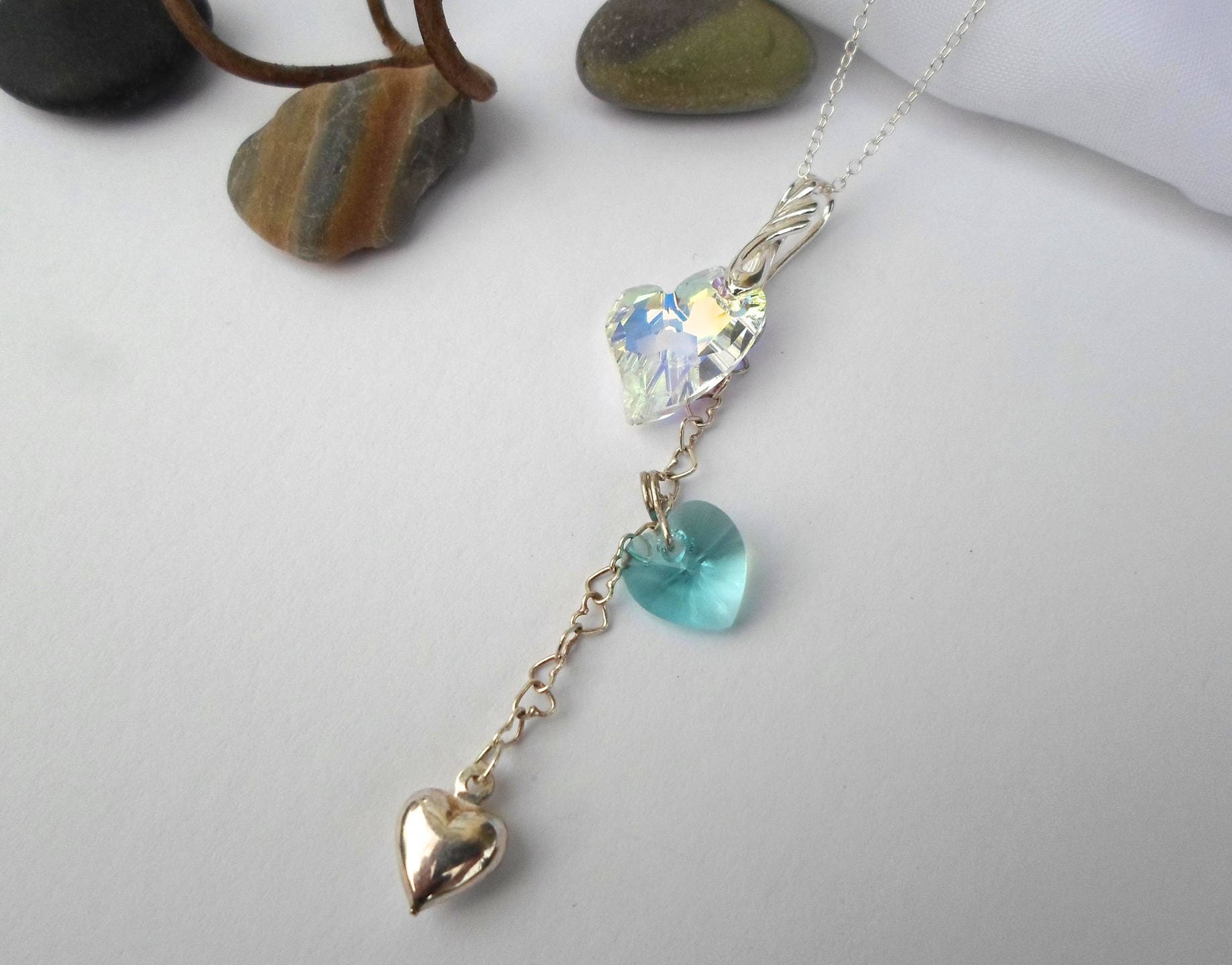 Aquablaue Und Silberne Herzkette - 925Er Sterlingsilberkette Mit Silbernem Herzanhänger Swarovski-Kristall Aquablaue Und Silberne Herzkette - 925Er Sterlingsilberkette Mit Silbernem Herzanhänger Swarovski-Kristall von LinseyyCreations