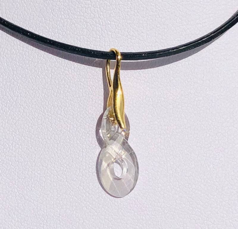 Halskette Mit Lederband Und Infinity Swarovski Anhänger von LinseyyCreations