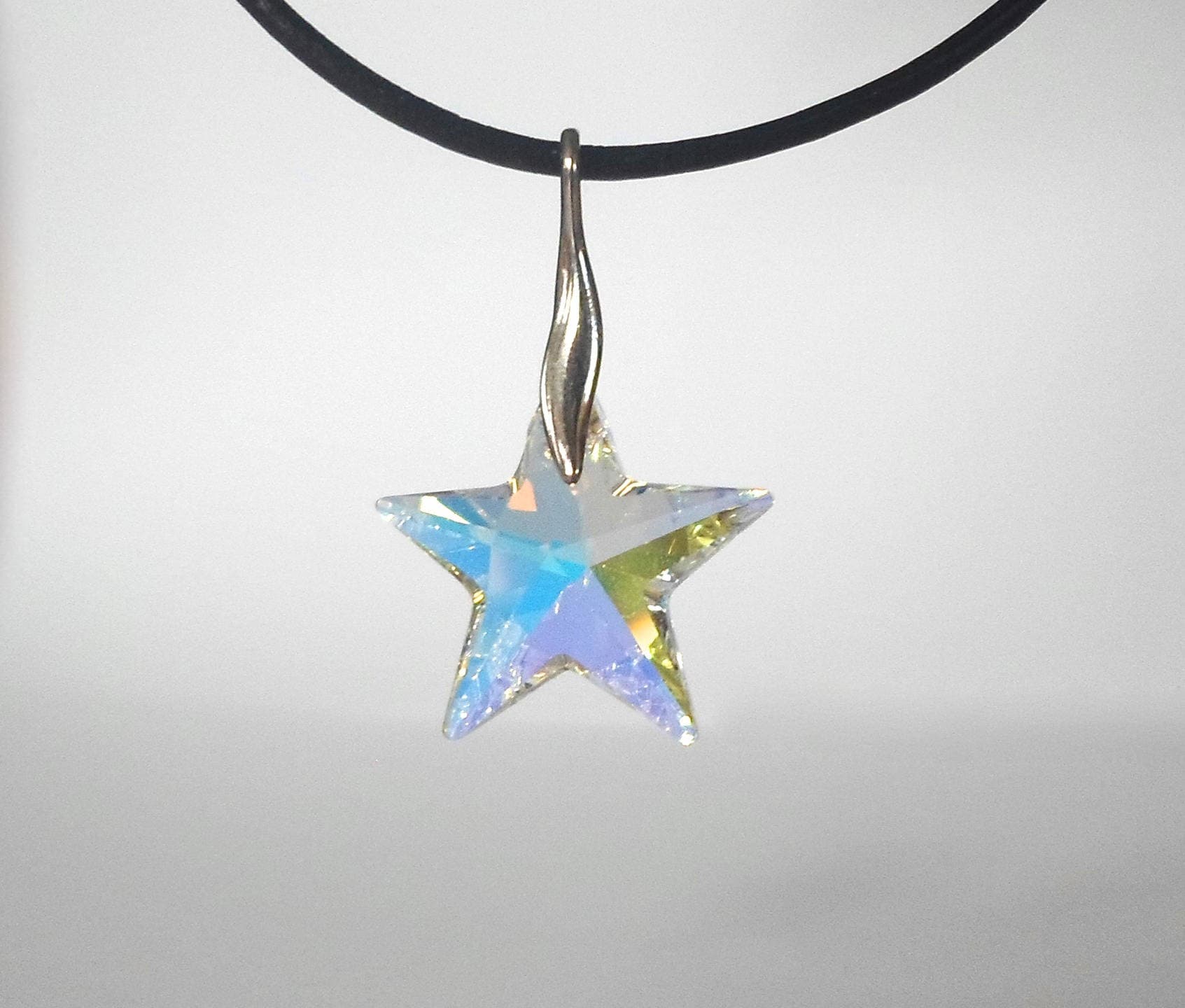 Halskette Mit Lederband Und Swarovski-sternanhänger Halskette Mit Lederband Und Swarovski-sternanhänger von LinseyyCreations