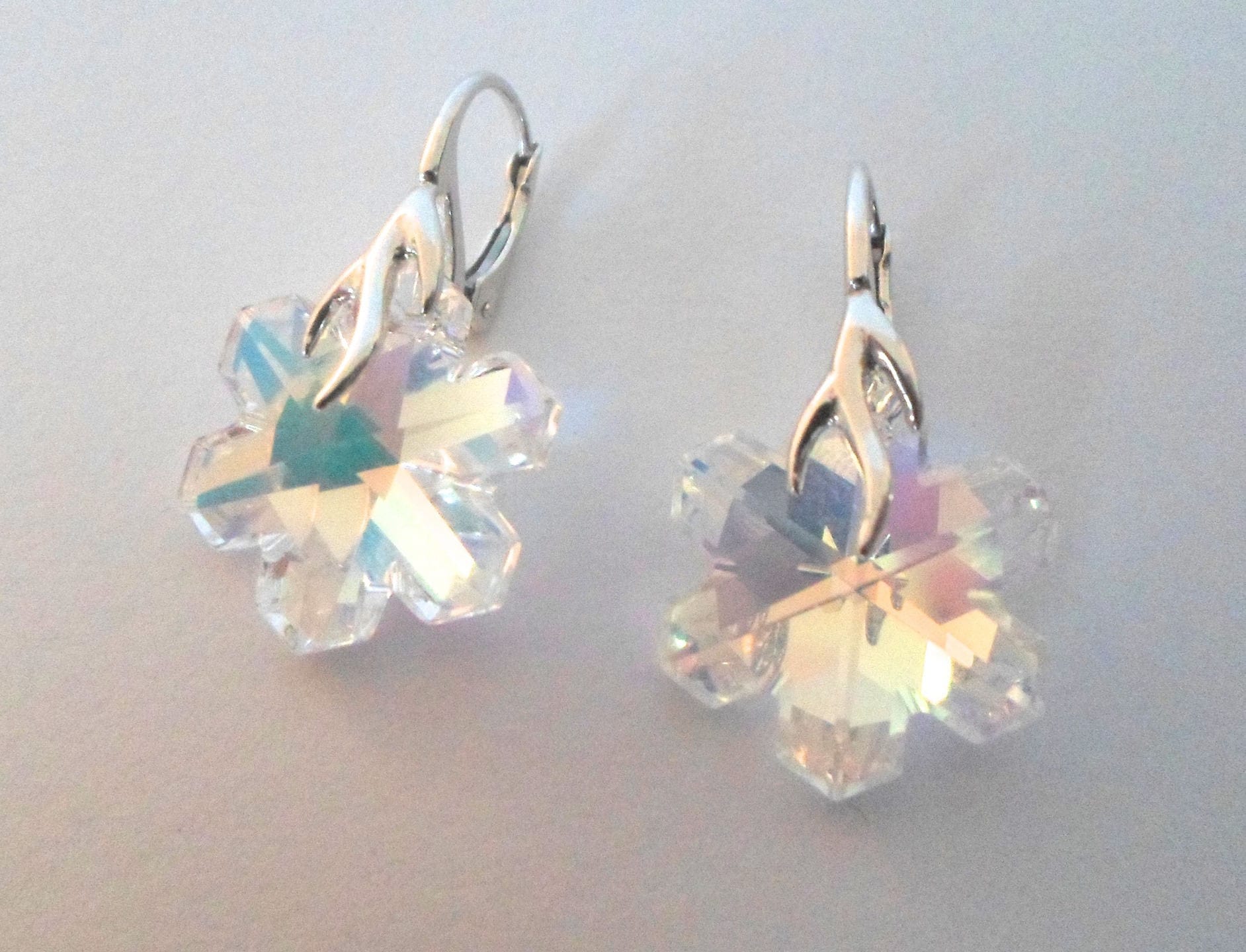 Schneeflockenzweig-Ohrringe Aus Swarovski-Kristall Mit Goldenen Highlights Und Massivem Silber Schneeflockenzweig-Ohrringe Aus Swarovski-Kristall Mit Goldenen Highlights Und Massivem Silber von LinseyyCreations