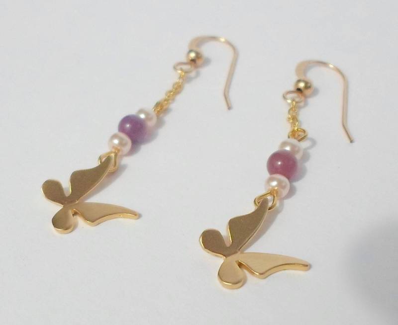 Vergoldete Hakenohrringe Mit Kette Und Schmetterlingsanhänger Vergoldete Hakenohrringe Mit Kette Und Schmetterlingsanhänger von LinseyyCreations