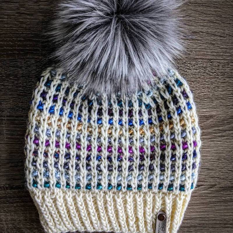 Noah Beanie Handgemachte Strick Beanie Luxus Merino Wolle Mit Mehrfarbigem Streifen von LinzKCrochet