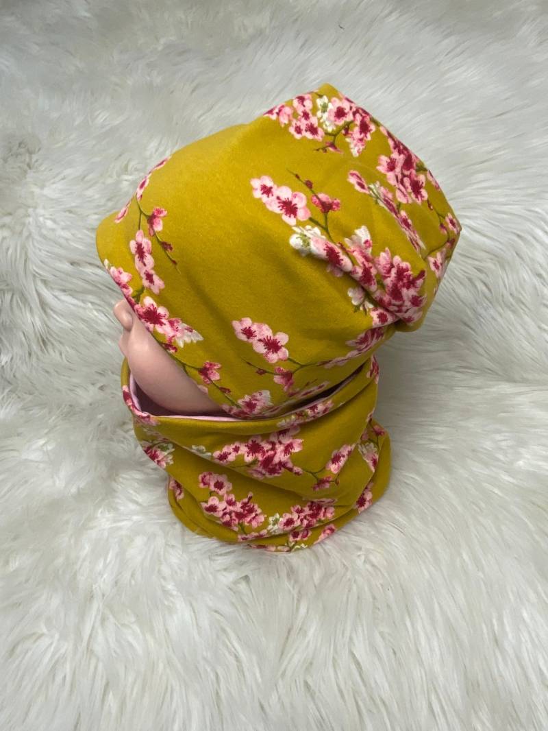 Beanie Loop Kirschblüten Ocker Gelb 39-60 cm Set, Mädchen, Frau, Schal , Mütze Mit Schal Mädchen von Liolinos