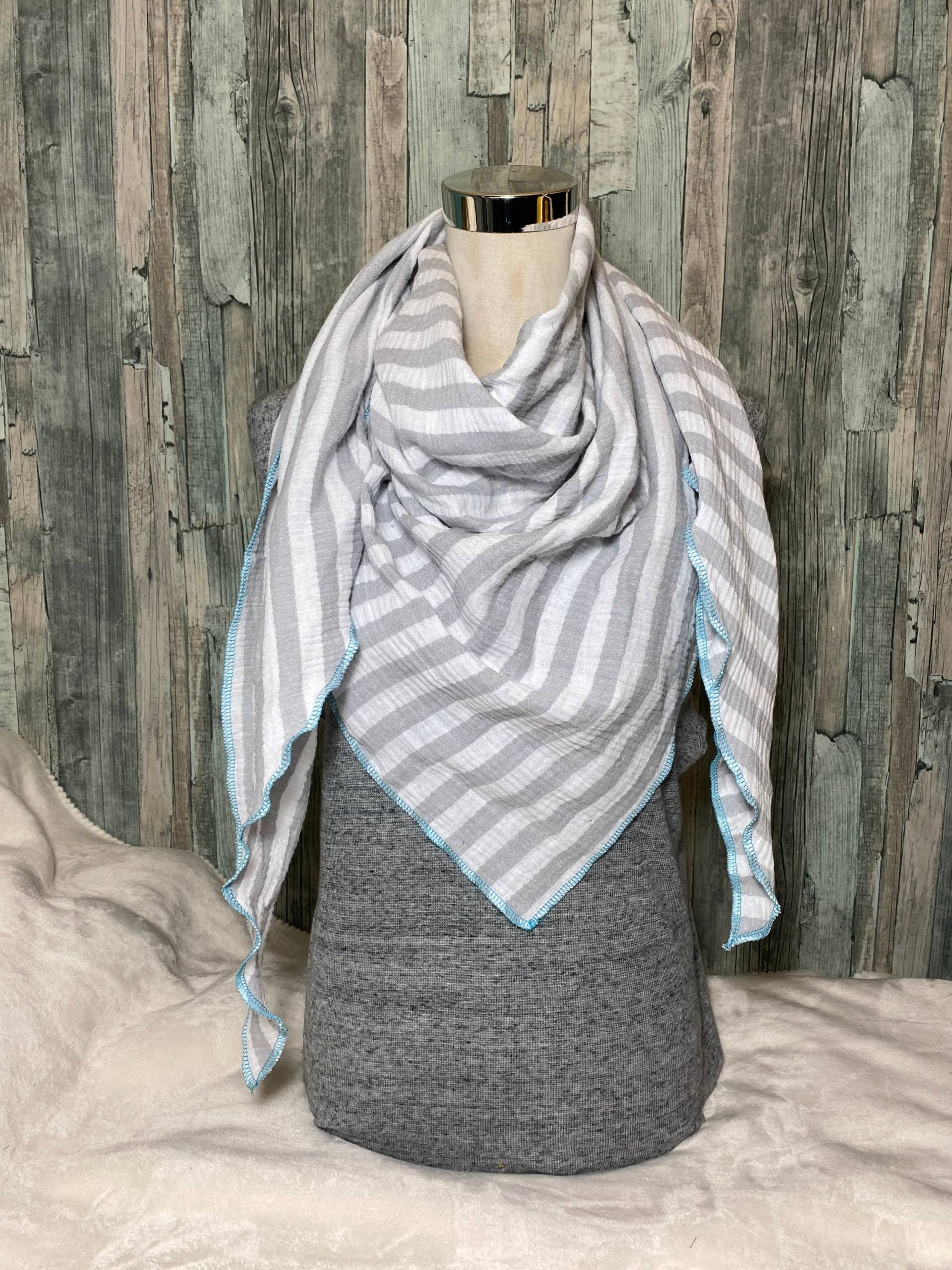 Dreieckstuch Halstuch Streifen Hellgrau Musselin Wickelschal Tuch Handmade Schal Einlagig Dreieckstuch Halstuch Streifen Hellgrau Musselin Wickelschal Tuch Handmade Schal Einlagig von Liolinos