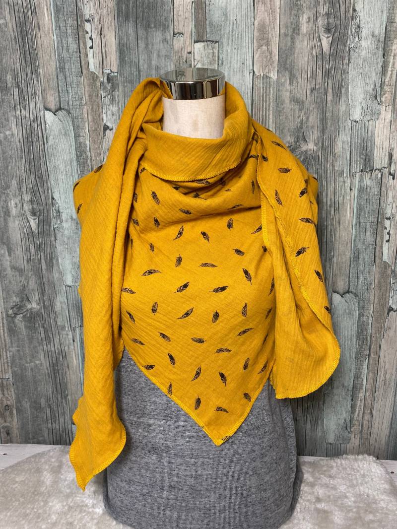 Halstuch Damen Xxl Aus Musselin "Gelb Mit Federn " Wickelschal Tuch Handmade Schal Sommertuch Einlagig von Liolinos