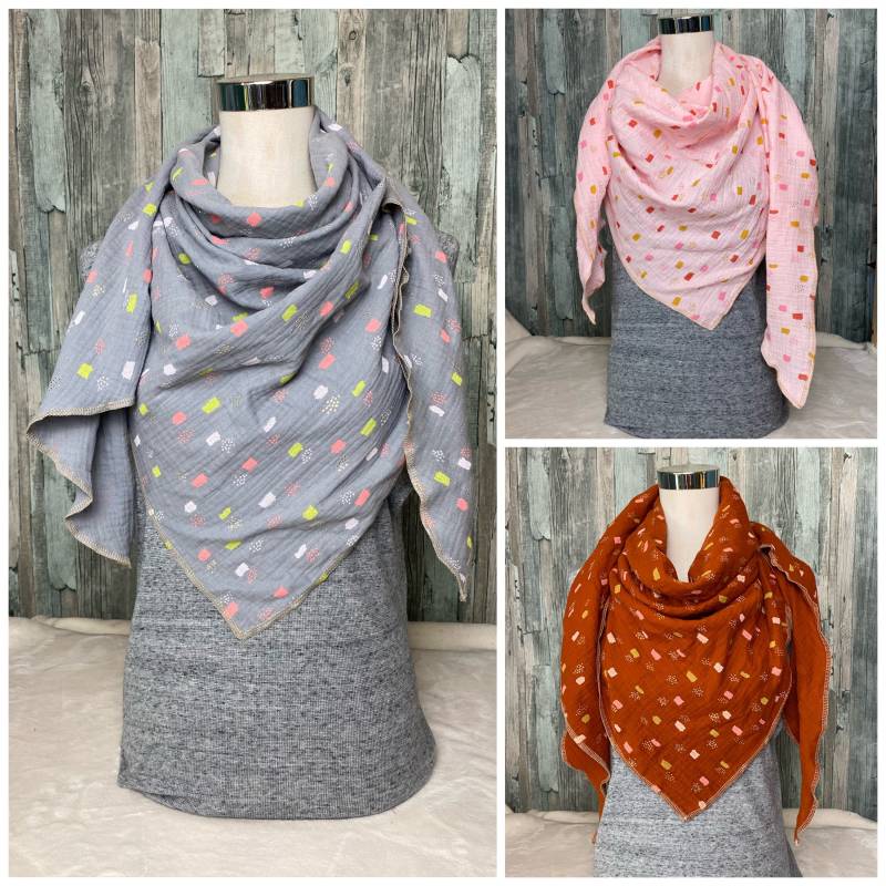 Musselin Dreieckstuch Goldene Kleckse Tupfen Rosa Grau Rost Punkte Wickelschal Tuch Handmade Schal Sommertuch Einlagig von Liolinos
