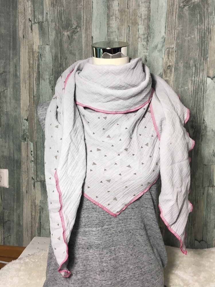 Musselin Dreieckstuch Halstuch Damen Xxl "Dreiecke Grau" Wickelschal Tuch Handmade Schal Sommertuch Einlagig von Liolinos