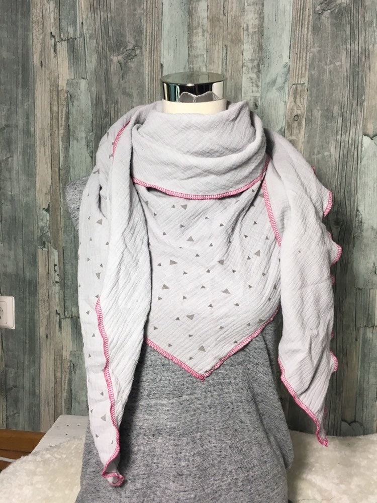 Musselin Dreieckstuch Halstuch Damen Xxl "Dreiecke Grau" Wickelschal Tuch Handmade Schal Sommertuch Einlagig von Liolinos