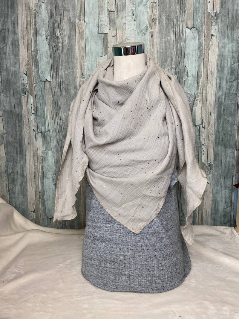 Musselin Halstuch Damen Xxl Goldene Sterne Beige Wickelschal Tuch Handmade Schal Einlagig von Liolinos