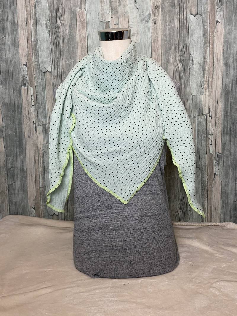 Musselin Halstuch Xxl Mint Punkte Schwarz Wickelschal Tuch Handmade Schal Sommertuch Einlagig von Liolinos