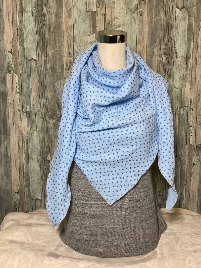 Musselintuch Hellblau Sterne Blau Dreieckstuch Halstuch Vers.farben Musselin Wickelschal Tuch Handmade Schal Einlagig Genäht Musselintuch Hellblau Sterne Blau Dreieckstuch Halstuch Vers.farben Musselin Wickelschal Tuch Handmade Schal Einlagig Genäht von Liolinos