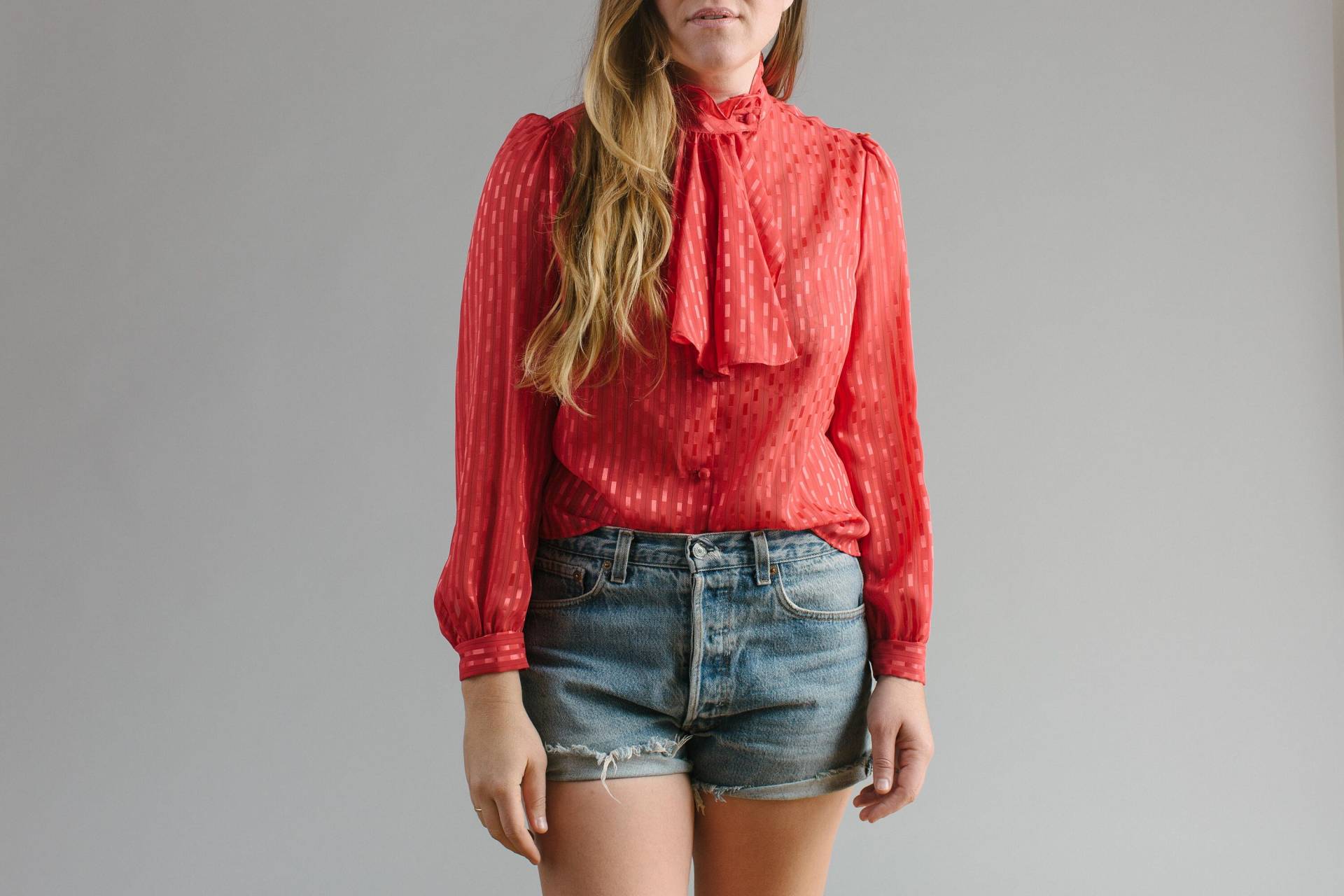 Jahrgang Rot Ascot Bluse Jahrgang Rot Ascot Bluse von LionTamerVintage