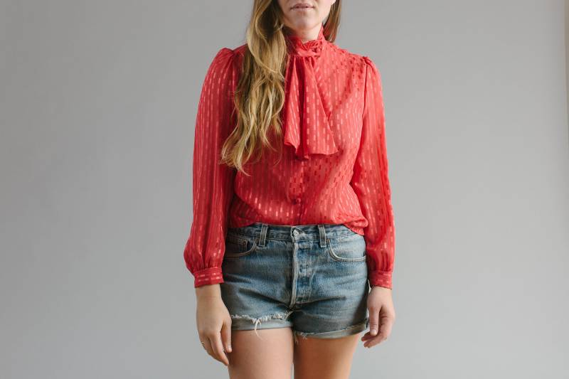 Jahrgang Rot Ascot Bluse von LionTamerVintage