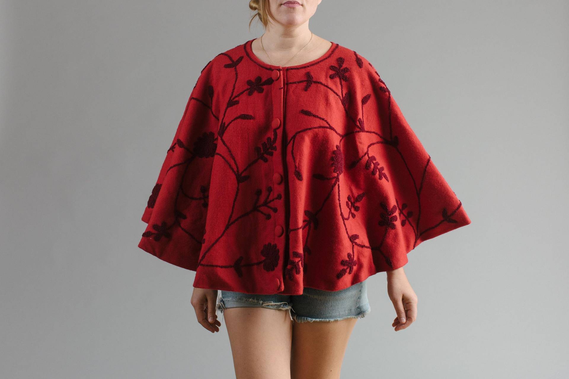 Scarlett Bestickt Poncho Scarlett Bestickt Poncho von LionTamerVintage