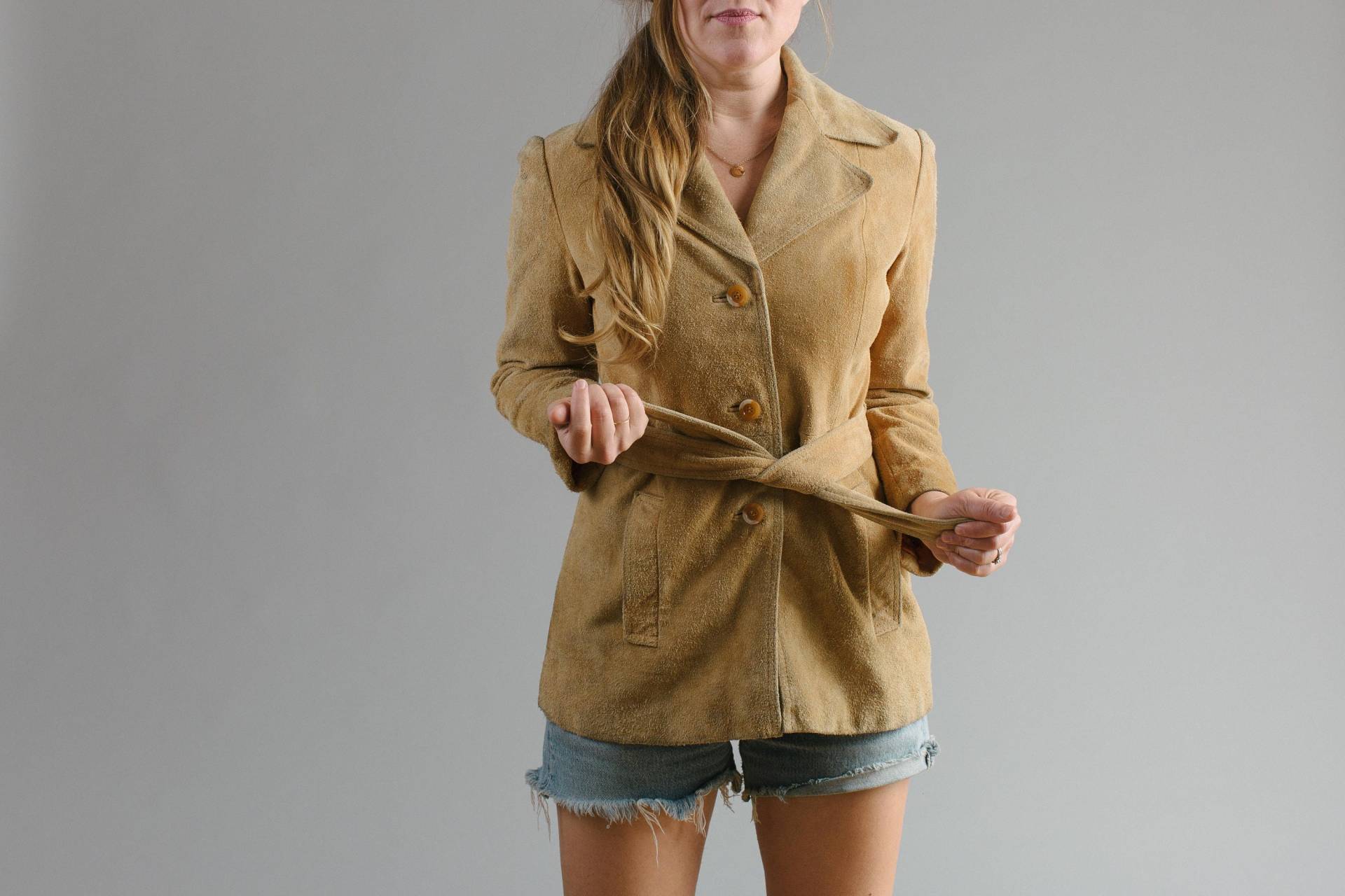 Senf Wildlederjacke Krawatte Taille Senf Wildlederjacke Krawatte Taille von LionTamerVintage