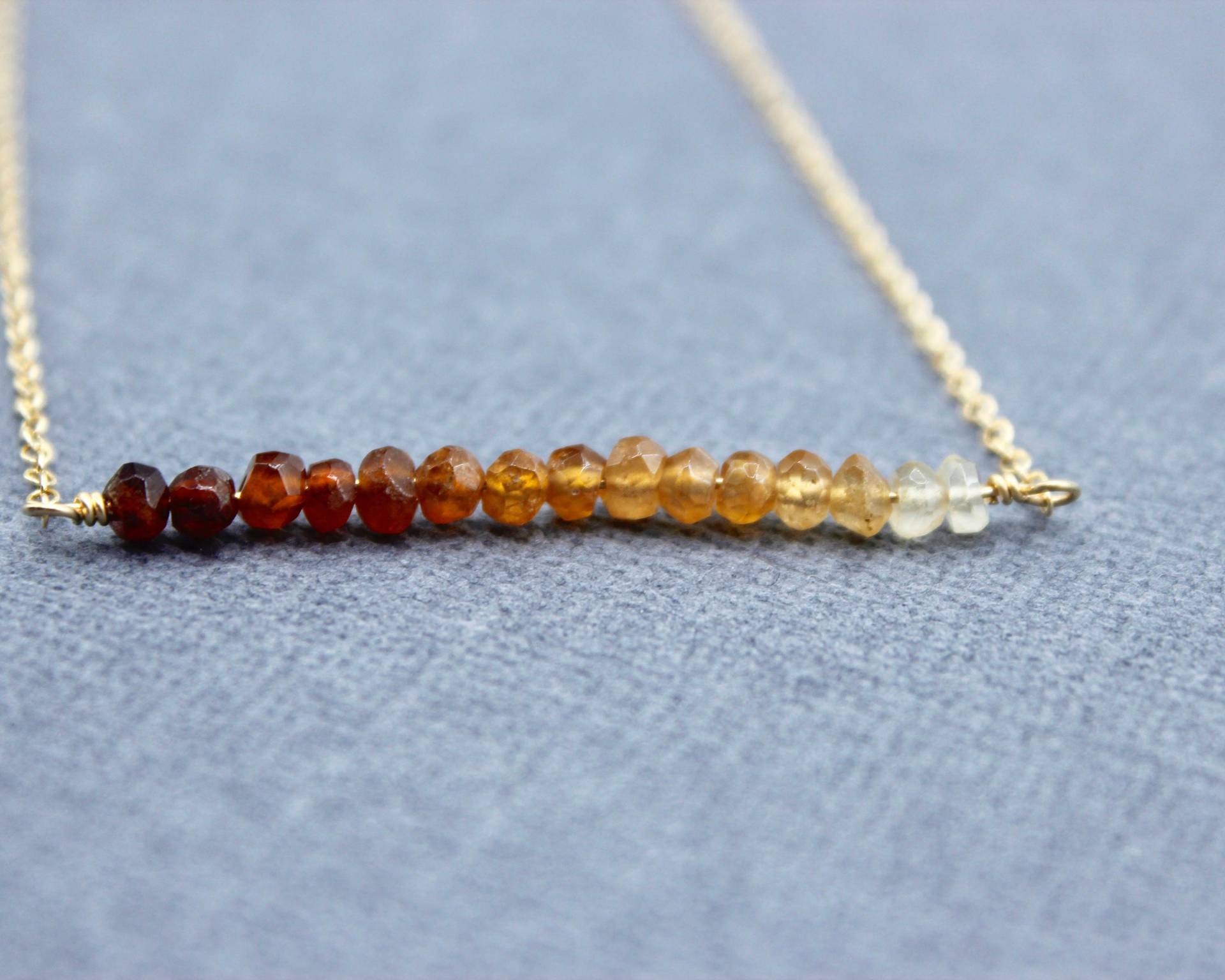 Gold Ombre Halskette, Halskette Silber Ombre, Edelsteinkette, Zarte Reihe Von Perlen Bar Gold Ombre Halskette, Halskette Silber Ombre, Edelsteinkette, Zarte Reihe Von Perlen Bar von LionTideJewelry