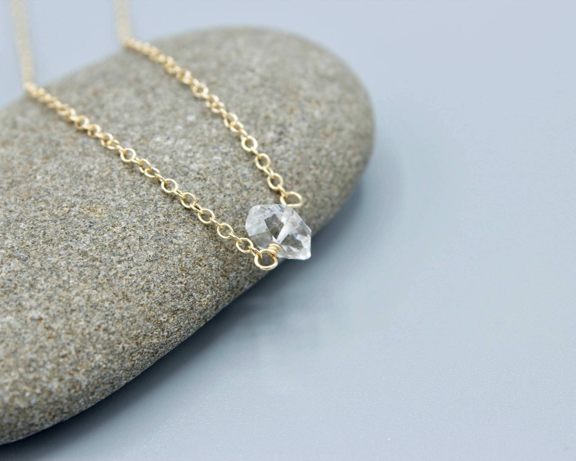 Herkimer Diamant-Halskette, Diamant Kristallhalskette, Diamant-Kristall-Anhänger, Zarte Diamant-Halskette Herkimer Diamant-Halskette, Diamant Kristallhalskette, Diamant-Kristall-Anhänger, Zarte Diamant-Halskette von LionTideJewelry