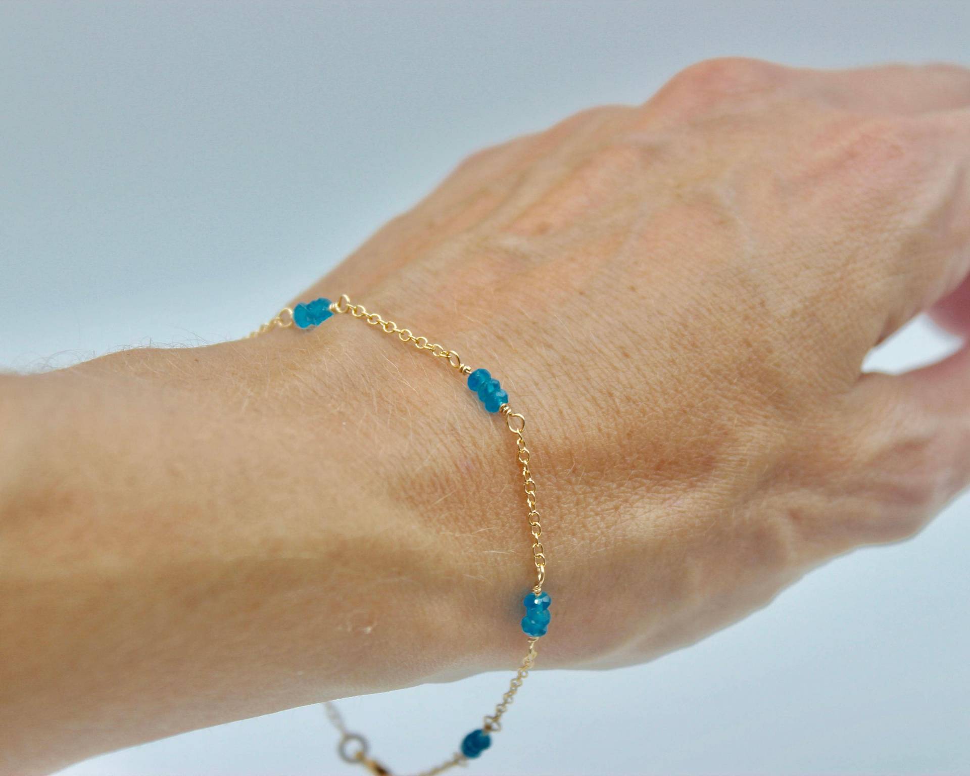 Multi Geburtsstein Armband, Edelstein Oder Armkettchen, Zarte Edelstein-Bar-Armband, Tägliches Armband Stacking Multi Geburtsstein Armband, Edelstein Oder Armkettchen, Zarte Edelstein-Bar-Armband, Tägliches Armband Stacking von LionTideJewelry