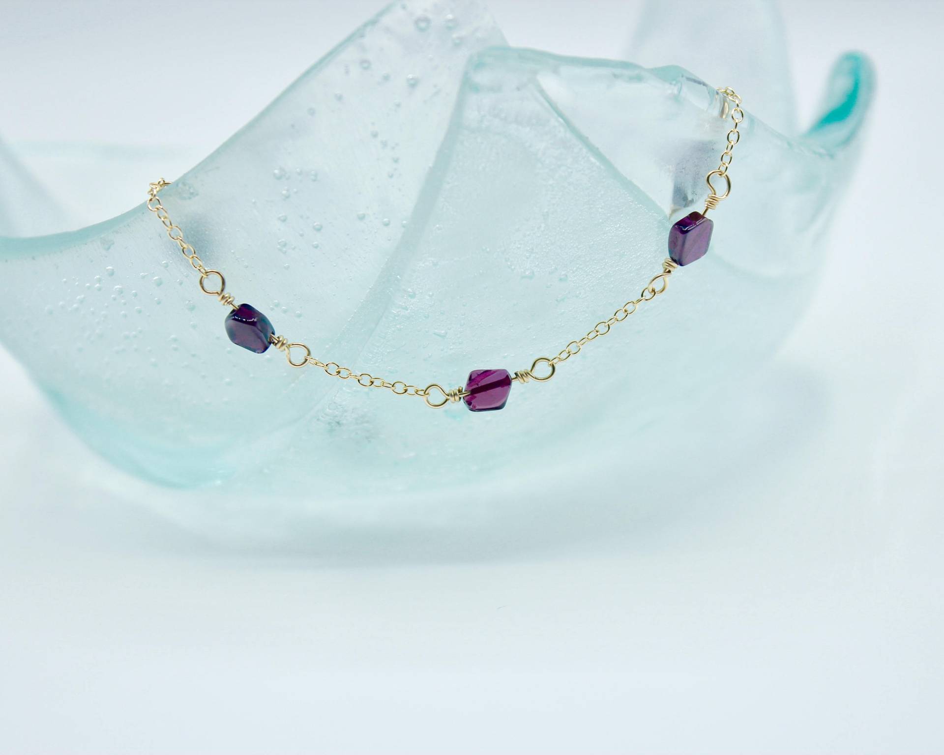 Zarte Granat, Granat Armband, Minimale Edelsteinperle Bar, Multi 14 Kt Gold Gefüllt, Sterling Silber Zarte Granat, Granat Armband, Minimale Edelsteinperle Bar, Multi 14 Kt Gold Gefüllt, Sterling Silber von LionTideJewelry