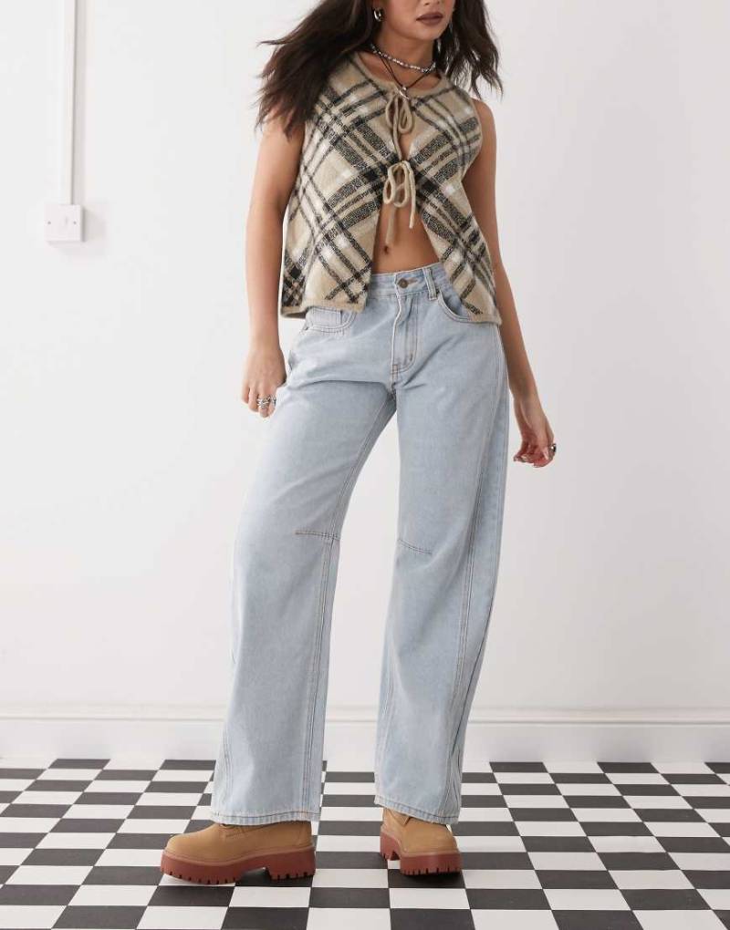 Lioness - Barrel Leg Denim-Jeans in hellblauer Waschung mit Seitennaht-Detail von Lioness