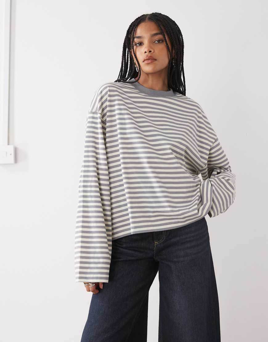 Lioness - Bloom - Langärmliges, kastiges Shirt aus Baumwollmix in gestreiftem Aschgrau mit Rundhalsausschnitt-Bunt von Lioness