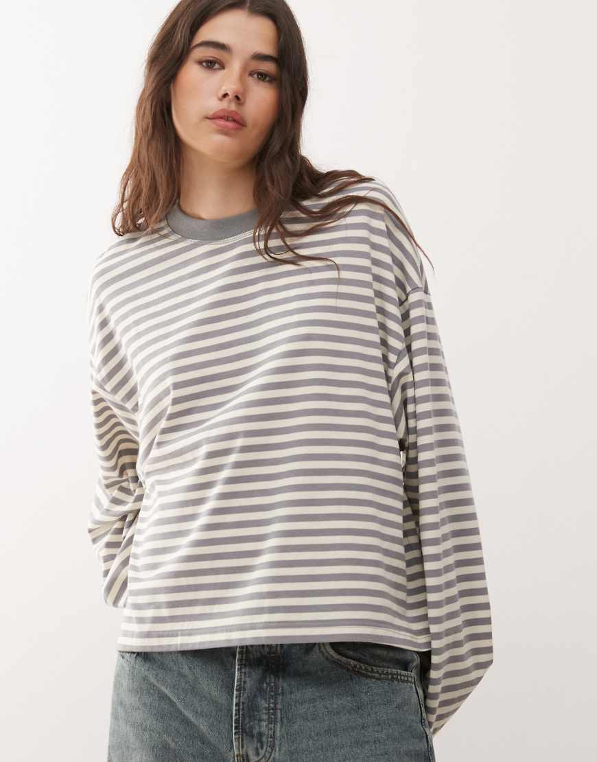 Lioness - Bloom - Langärmliges, kastiges Shirt aus Baumwollmix in gestreiftem Aschgrau mit Rundhalsausschnitt-Bunt von Lioness