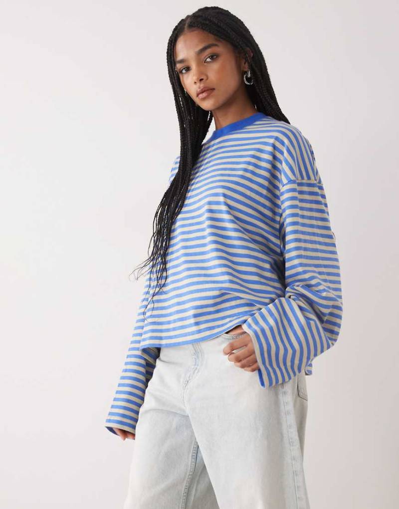 Lioness - Bloom - Langärmliges, kastiges Shirt aus Baumwollmix in gestreiftem Mickey-Blau mit Rundhalsausschnitt-Bunt von Lioness