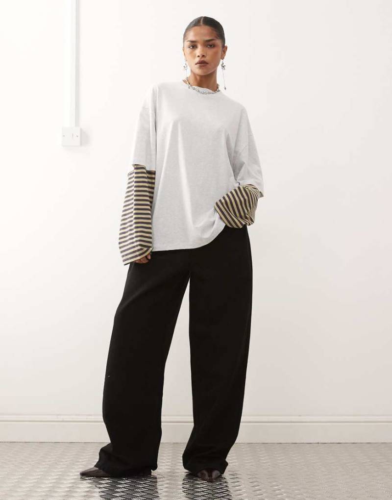 Lioness - Bloom - Langärmliges Oberteil mit T-Shirt-Overlay in Grau und Beige gestreift mit Oversize-Passform-Bunt von Lioness