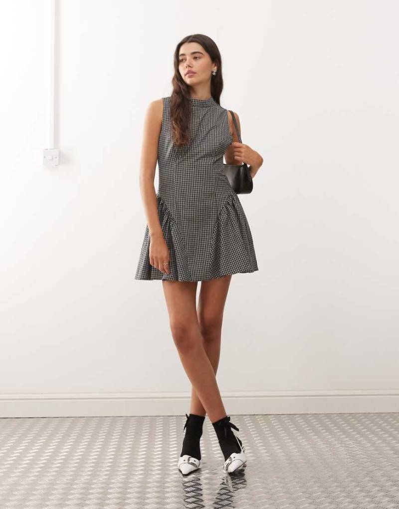 Lioness - Chelsea - Hochgeschlossenes Minikleid in schwarz kariert mit Raffung an den Hüften-Bunt von Lioness