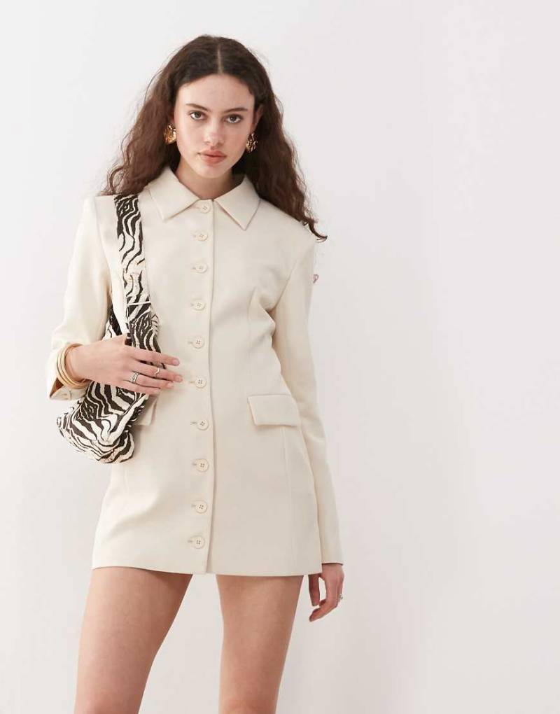 Lioness - Cheri - Elegantes Blazer-Minikleid in Creme mit Knopfleiste und Strukturmuster-Weiß von Lioness