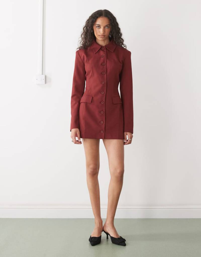 Lioness - Cheri - Elegantes Blazer-Minikleid in Rot mit Knopfleiste und Strukturmuster von Lioness