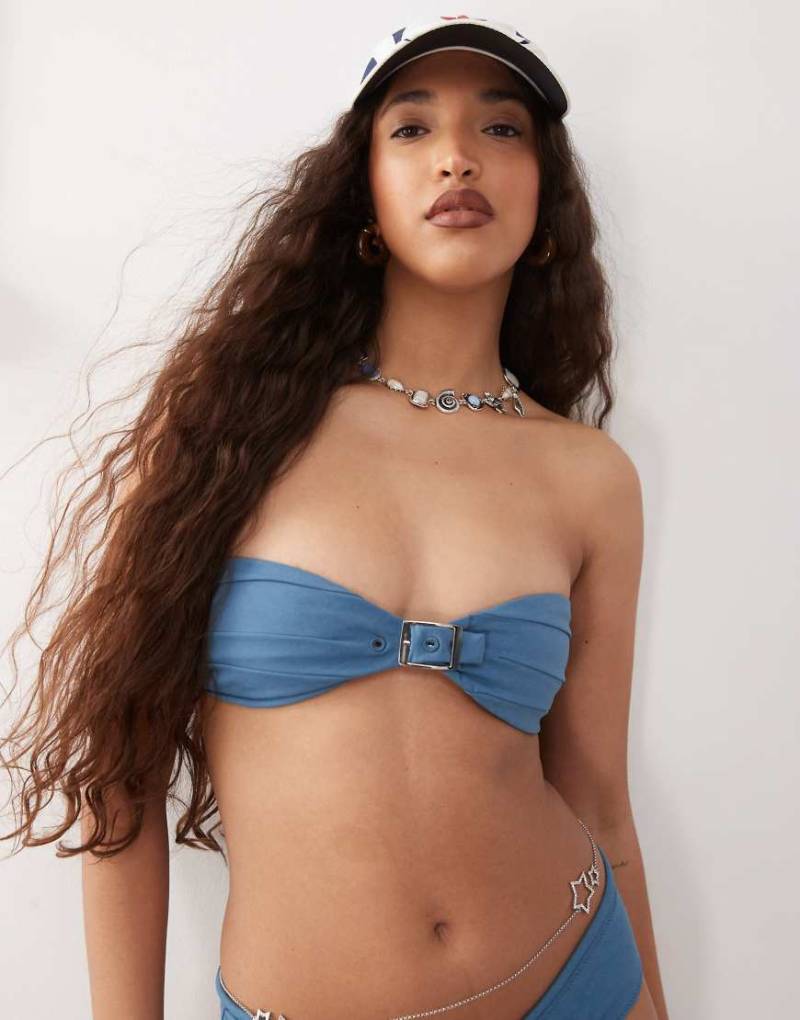 Lioness - Claudia - Trägerloses Bikinioberteil in Jeansblau mit Schnallendetail, Kombiteil von Lioness