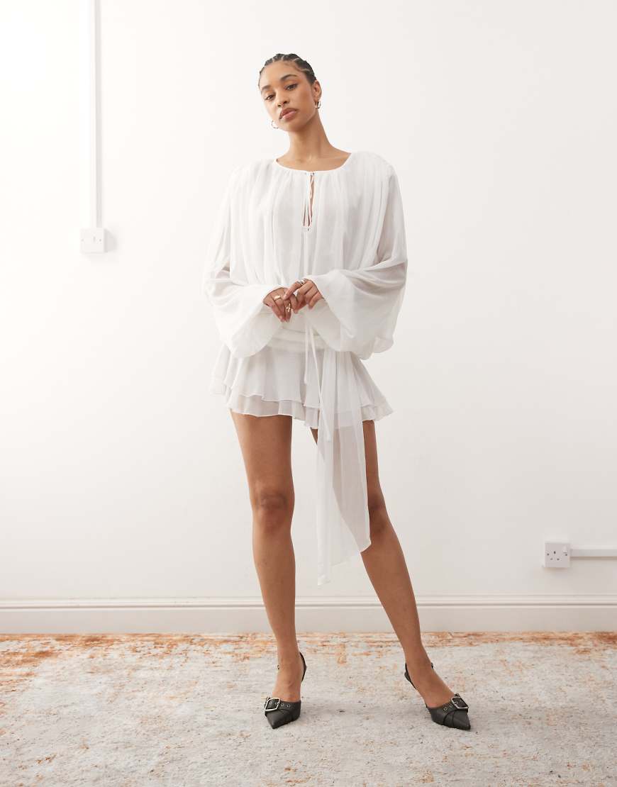 Lioness - Elements - Chiffon-Minikleid in Weiß mit Drapierung und Zipfelsaum von Lioness