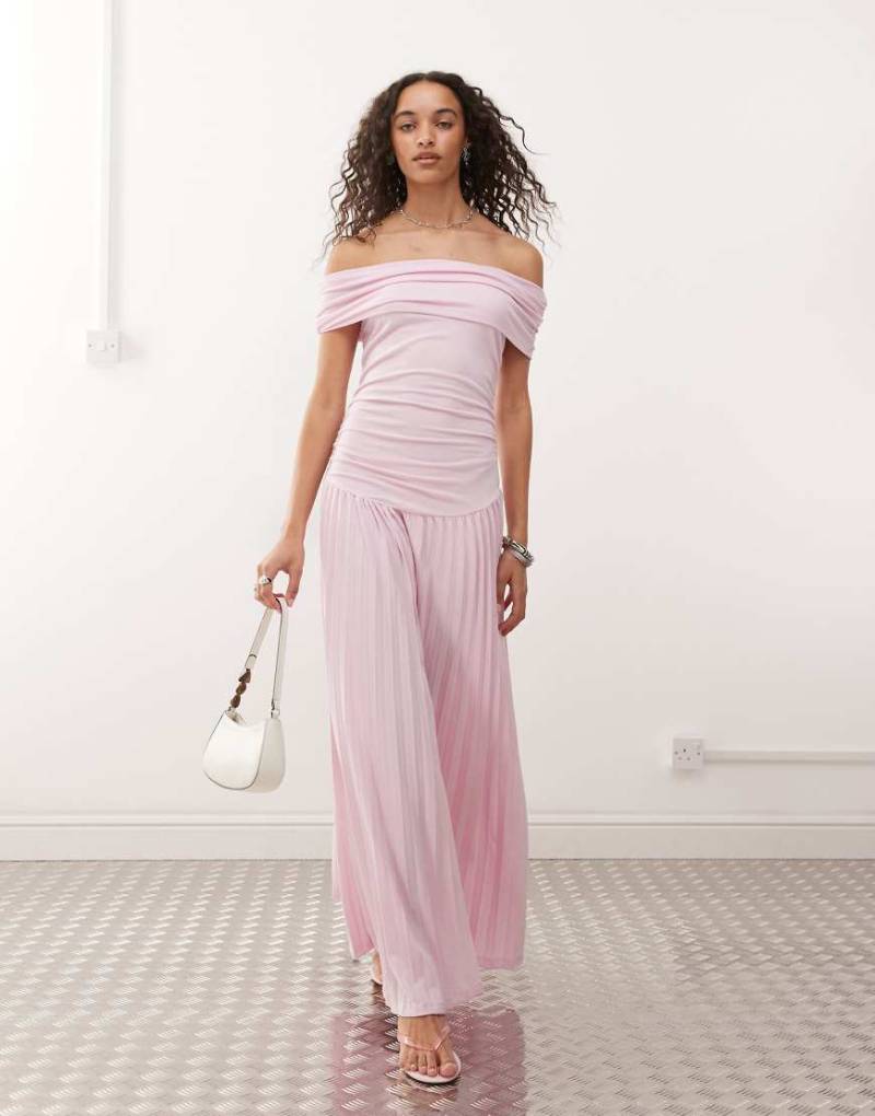 Lioness - Field of Dreams - Gerafftes Maxikleid in zartem Rosa mit niedriger Taille und Bardotausschnitt mit Umschlag von Lioness