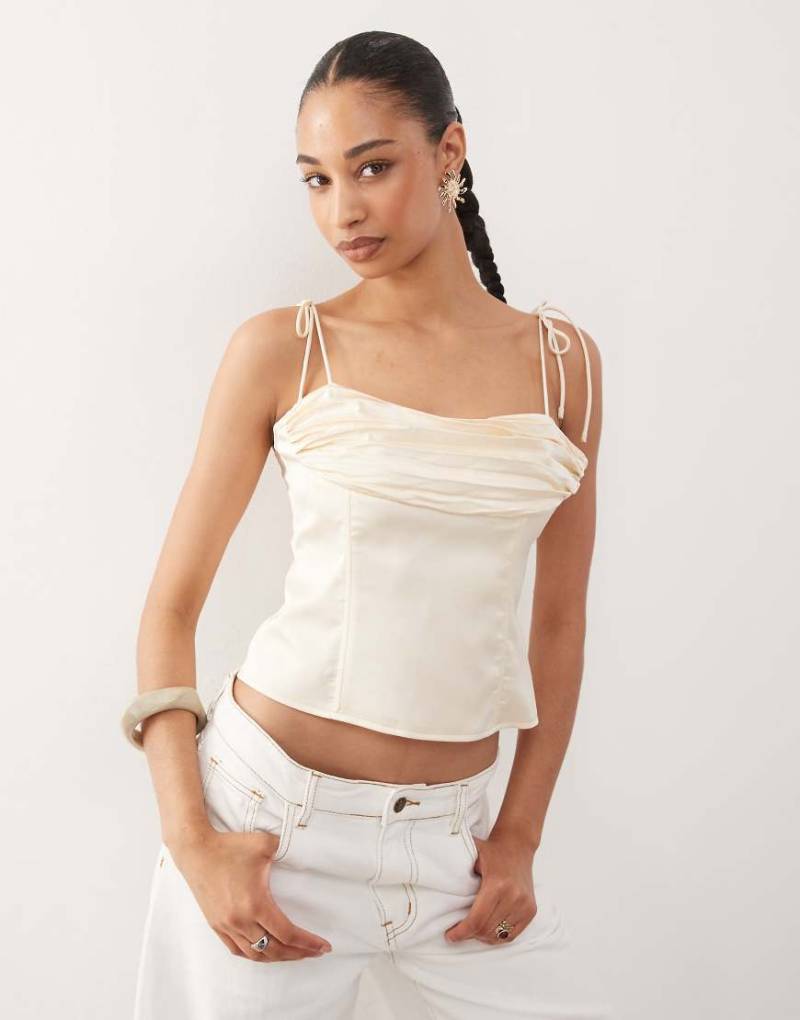 Lioness - Humphrey - Camisole-Top im 90er-Look in Cremeweiß mit eckigem Ausschnitt und geraffter Brustpartie von Lioness