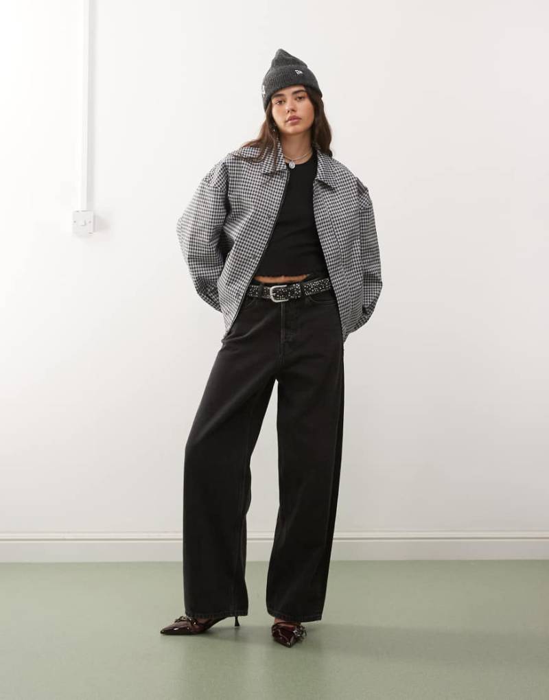 Lioness - Kenny - Oversize-Bomberjacke mit Kragendetail und marineblauem Karomuster-Bunt von Lioness