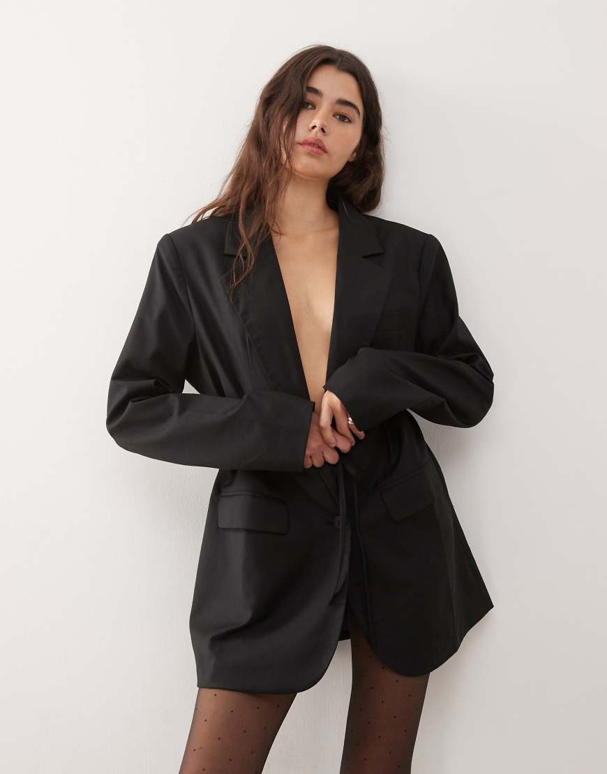 Lioness - Kurzes, tailliertes Blazer-Kleid in Schwarz mit Bindegürtel und Oversize-Schnitt von Lioness