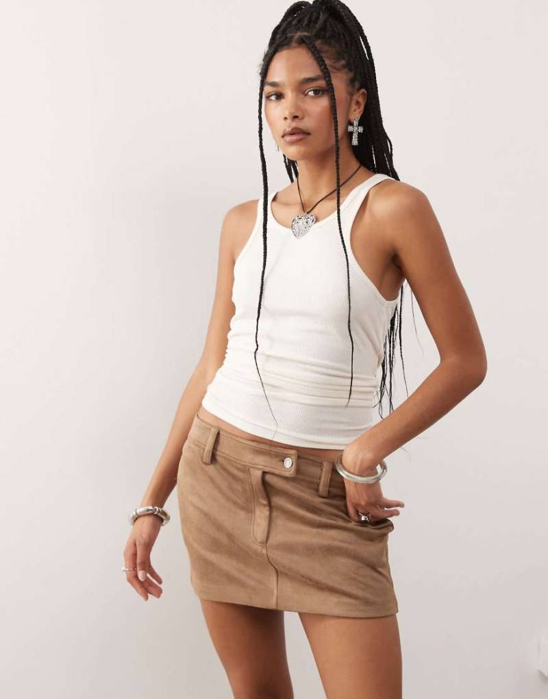 Lioness - Mirage - Minirock aus Wildlederimitat in Kamelbraun mit niedrigem Bund von Lioness